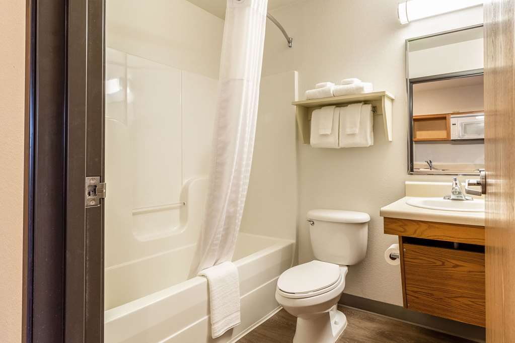 WoodSpring Suites Houston Baytown - photo 13
