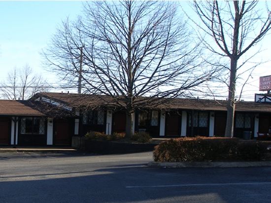 Red Carpet Inn — hotel near Charlottesville Albemarle Airport
