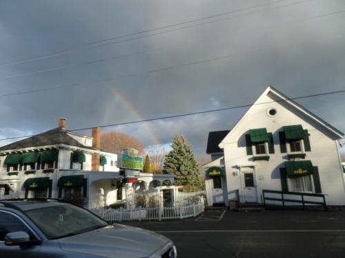 Claddagh Motel & Suites - photo 60