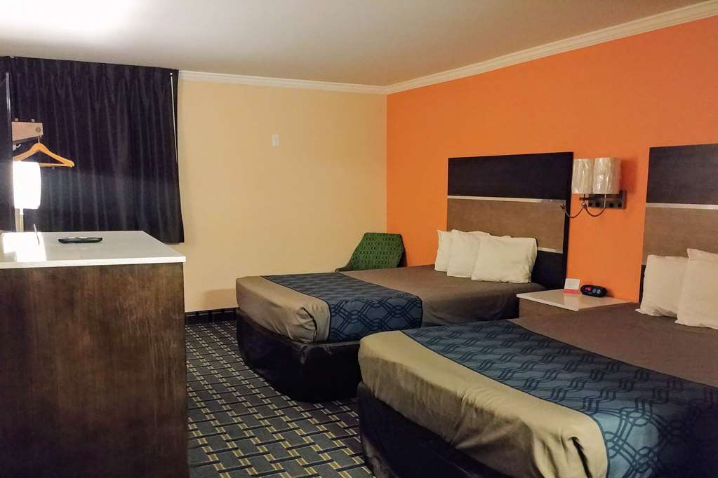 Econo Lodge Milldale Southington - photo 17