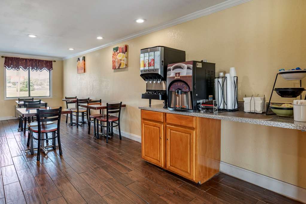 Econo Lodge Oxford near Choccolocco Park - photo 28