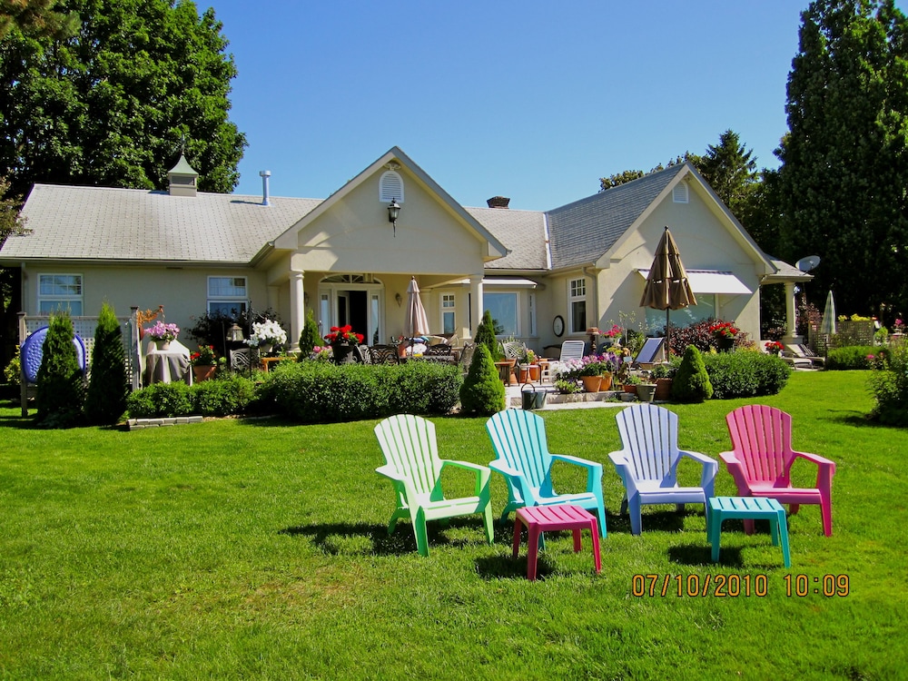 Willowmere — 4-Star Luxury Hotel in Cobourg, Canada