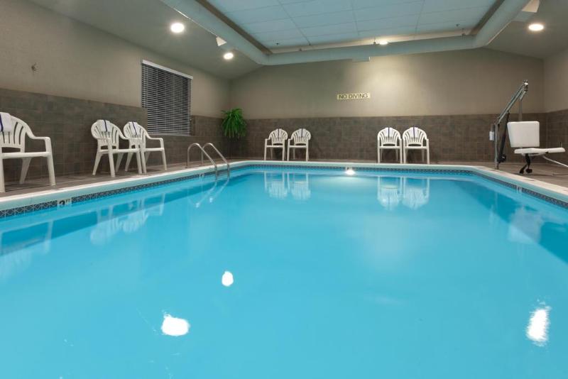 Country Inn & Suites by Radisson Holland MI - photo 12