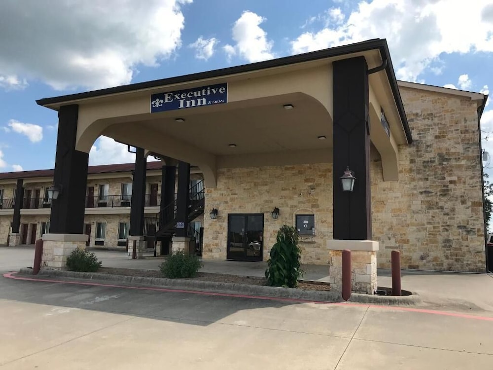Executive Inn and Suites - carbon neutral hotel in Pittsburg