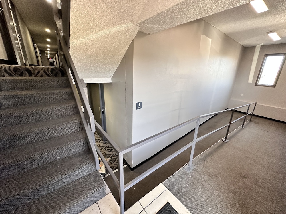 Yankton Inn - photo 16