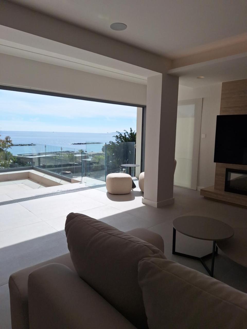 Deluxe Seafront 2 Bed