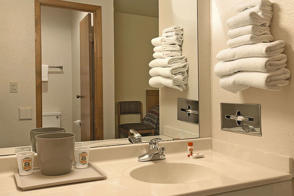 Holiday Inn Express Hotel & Suites Brownfield by IHG - photo 23