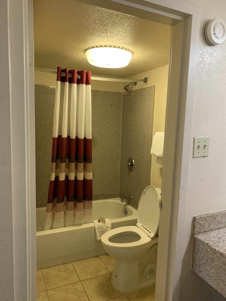 Red Roof Inn Fredericksburg South - photo 23