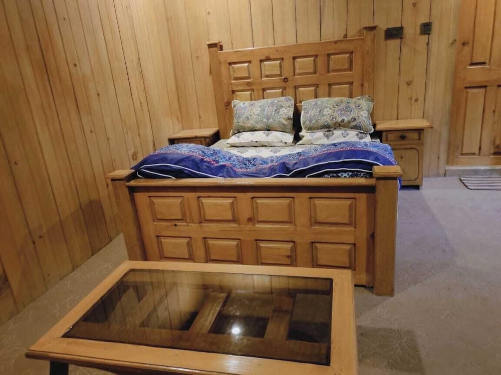 Kashmir Star Guest House & Family Resort in Athmuqam, Pakistan