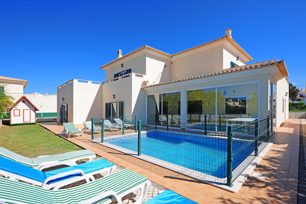 Villas2Go2 Mendez — 4-Star Luxury Hotel in Albufeira, Portugal