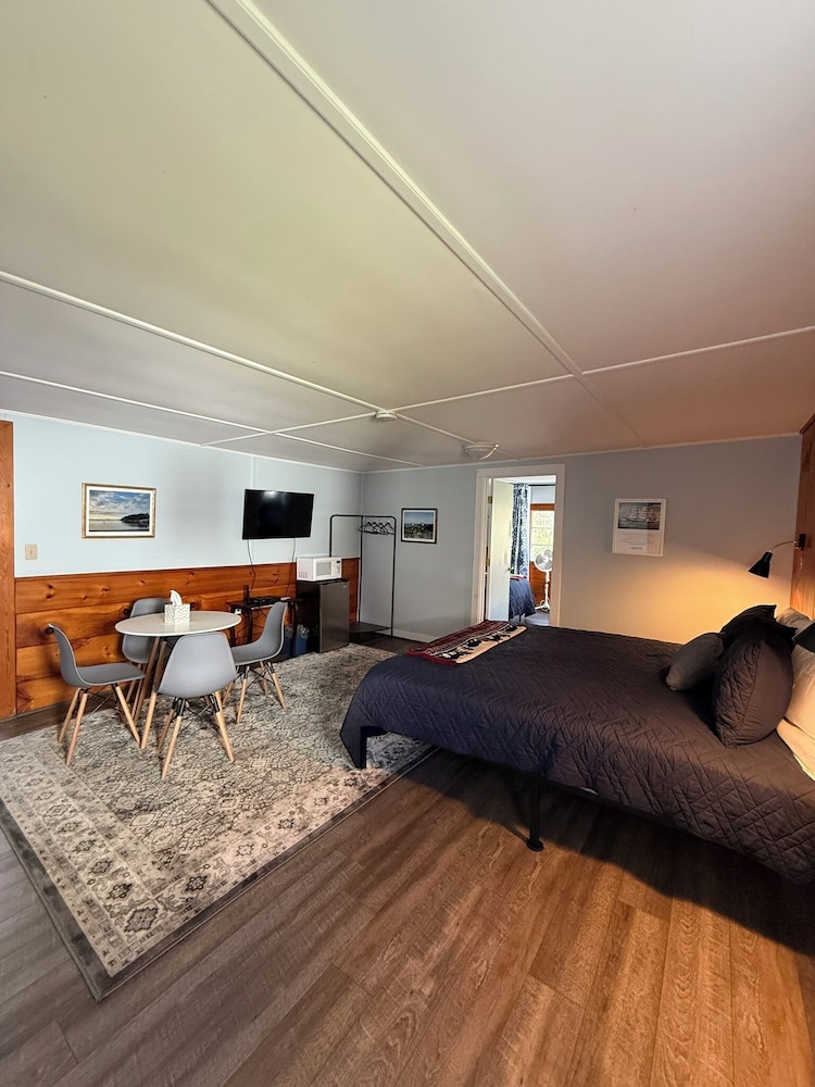 The Yardarm Motel - photo 7