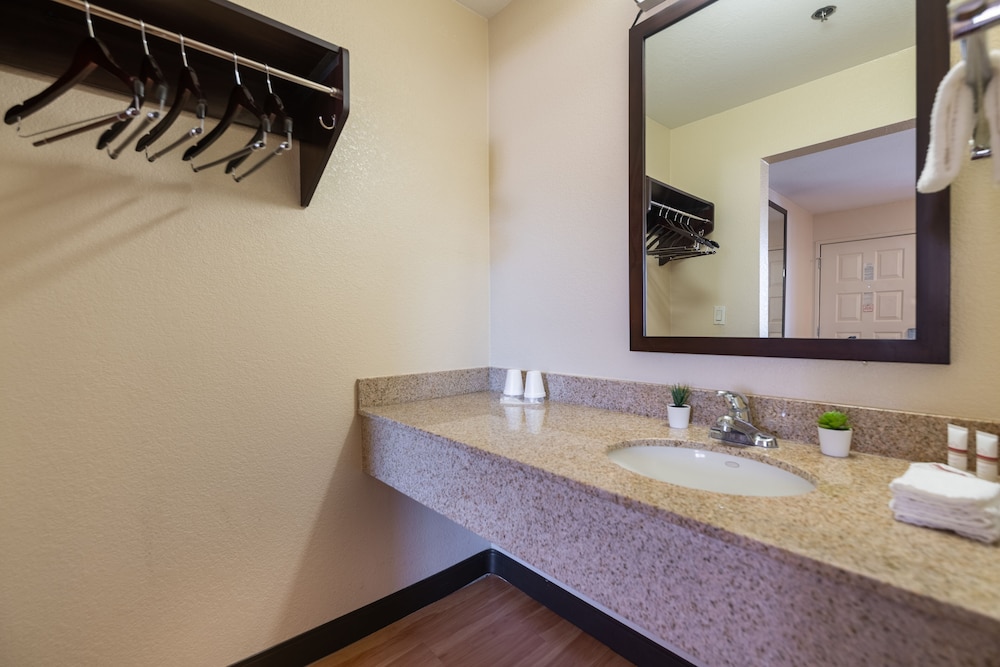 California Inn & Suites Rancho Cordova Sacramento - photo 10