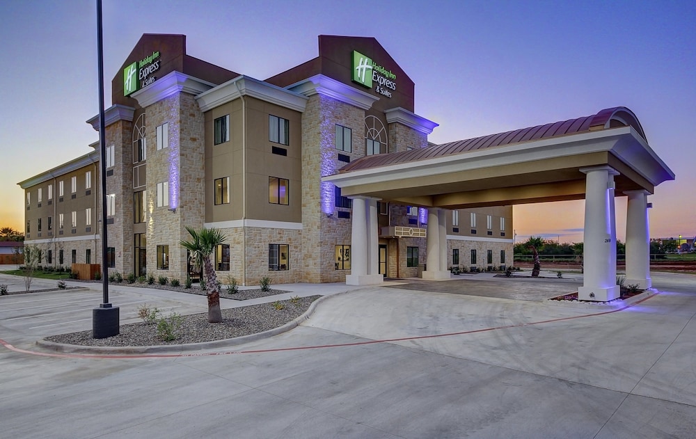 Holiday Inn Express & Suites Carrizo Springs by IHG - photo 31