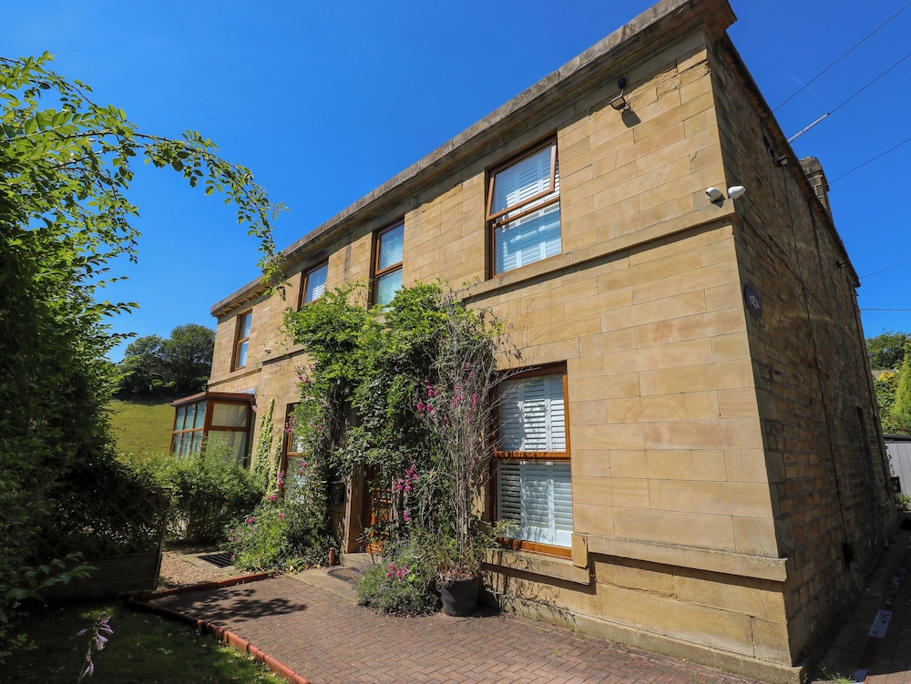 The Old Post Office Pet Friendly Group Stays in Holmfirth — 4-Star Luxury Hotel in Holmfirth, United Kingdom