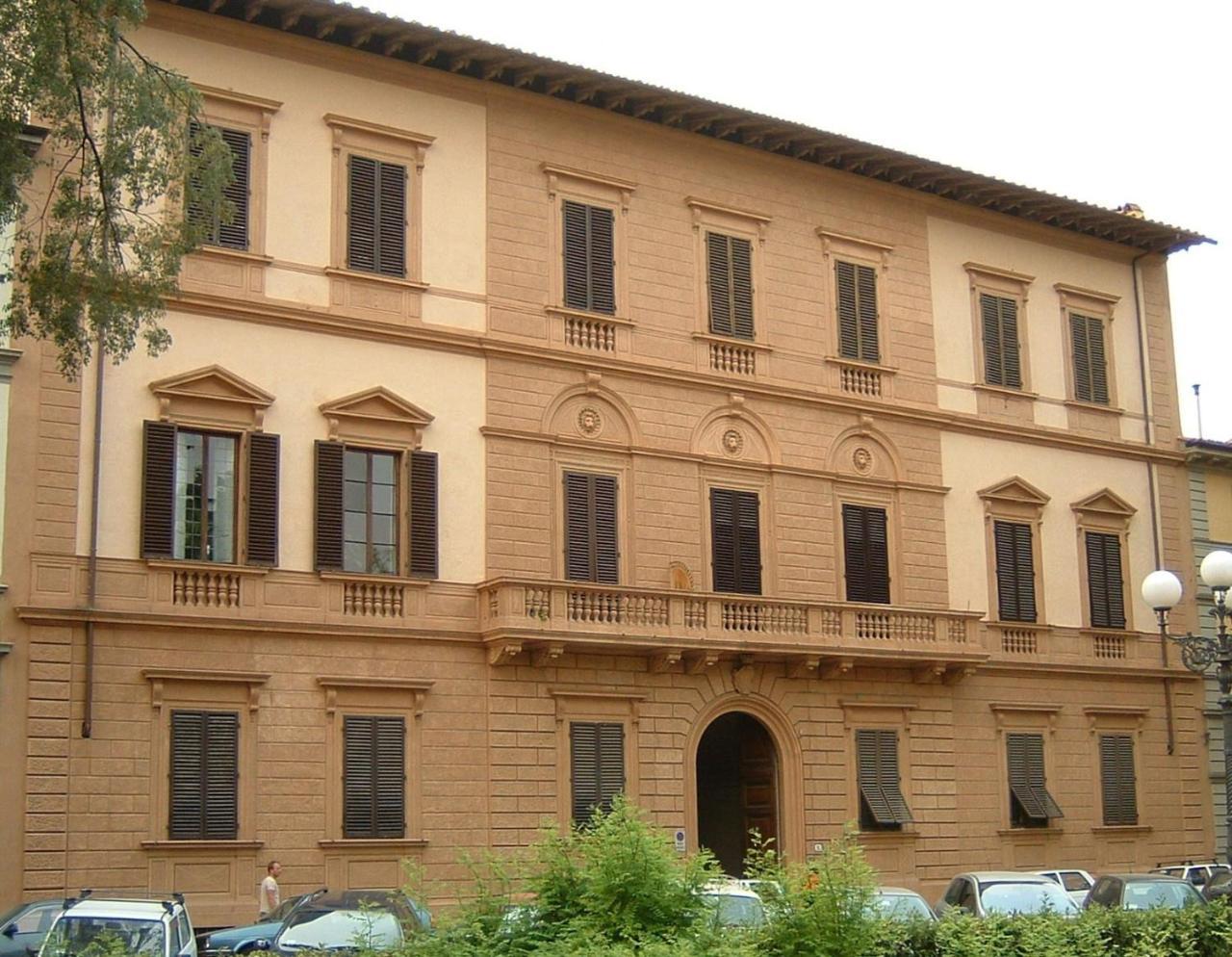 Palazzo Testa Locazione Turistica — 4-Star Luxury Hotel in Florence, Italy