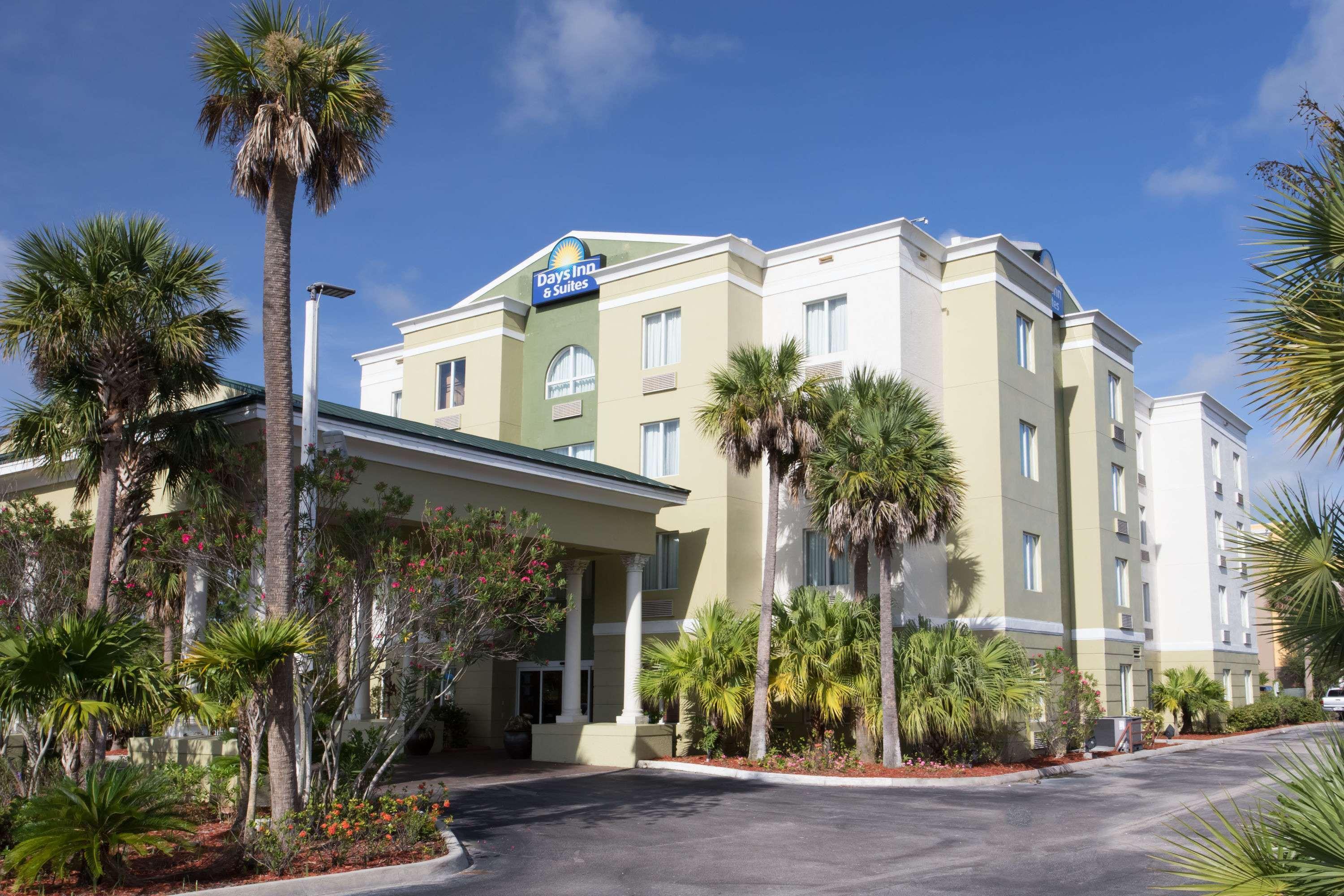Days Inn & Suites by Wyndham Fort Pierce I 95 in Fort Pierce, United States