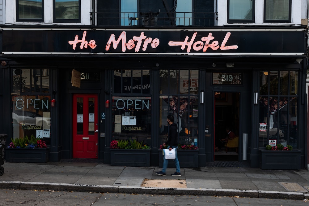 The Metro Hotel - photo 48