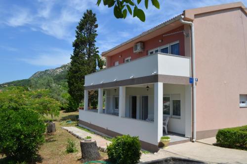 Apartments Alen — 4-Star Luxury Hotel in Baska, Croatia