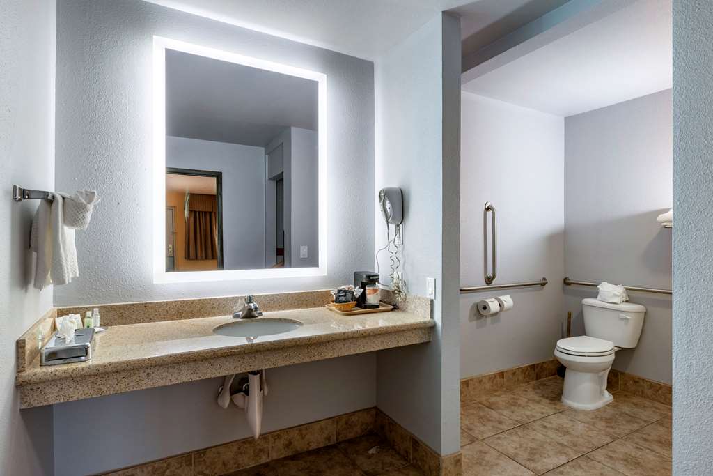 Quality Inn Madras - photo 22