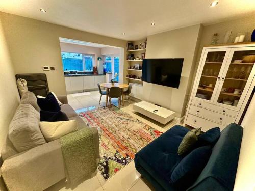 Lovely 2 bedroom ground floor flat with garden. — 4-Star Luxury Hotel in London, United Kingdom