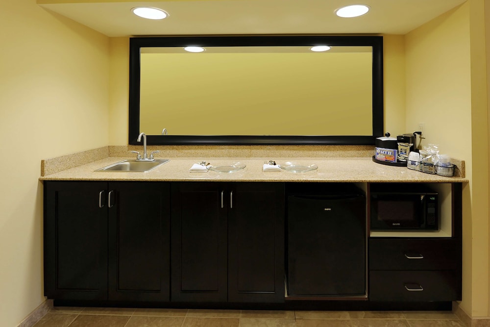 Hampton Inn Suites Scottsboro - photo 25