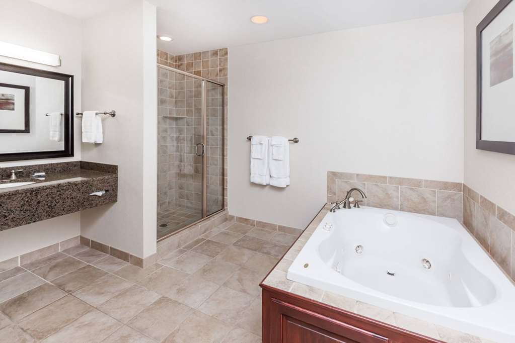 Wingate by Wyndham Sylvania Toledo - photo 17