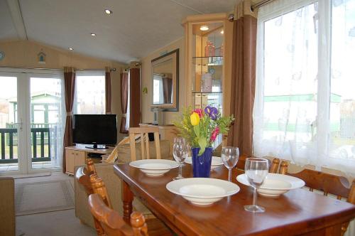 Caravan 251 Bryn Y Mor Beach Side Park in Tywyn, United Kingdom