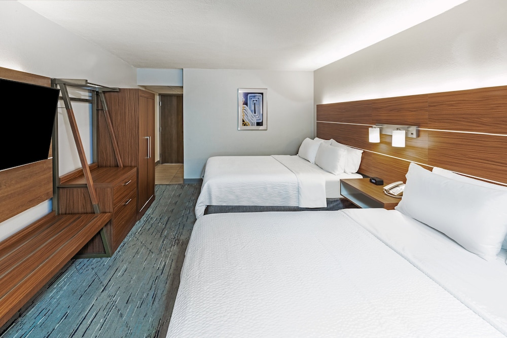 HI Express El Paso Downtown by IHG - photo 10