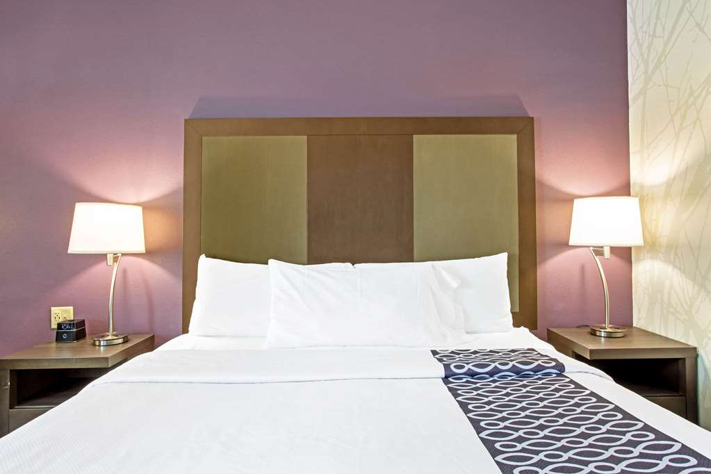 La Quinta Inn & Suites by Wyndham York - photo 16