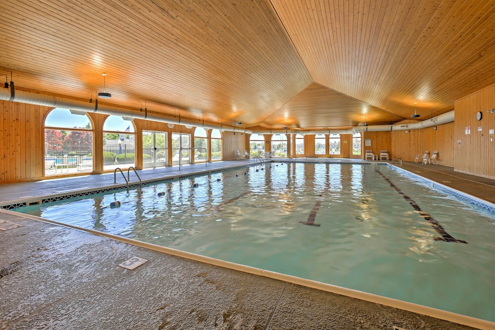 Manistee Retreat about 30 Mi to Crystal Mountain — 4-Star Luxury Hotel in Manistee, United States