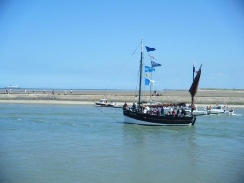 Lunivers in Calais, France