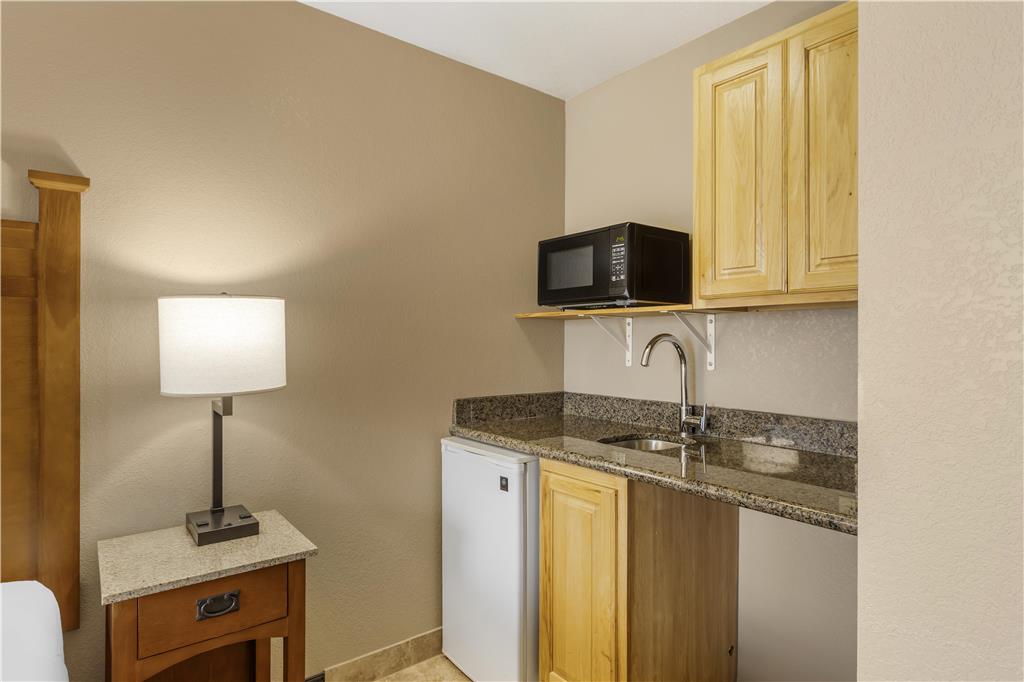 Best Western Plus Riverfront Hotel & Suites - photo 35