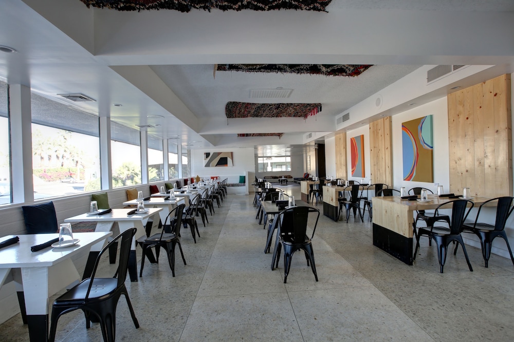 Caliente Tropics Hotel - photo 69