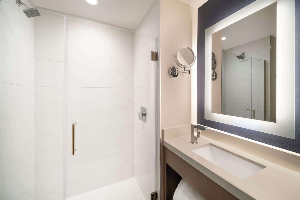 DoubleTree by Hilton Long Island City NY - photo 21