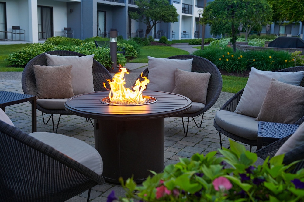 Courtyard by Marriott Detroit Troy - carbon neutral hotel in Troy