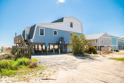 Divine Intervention by Oak Island Accommodations - photo 7