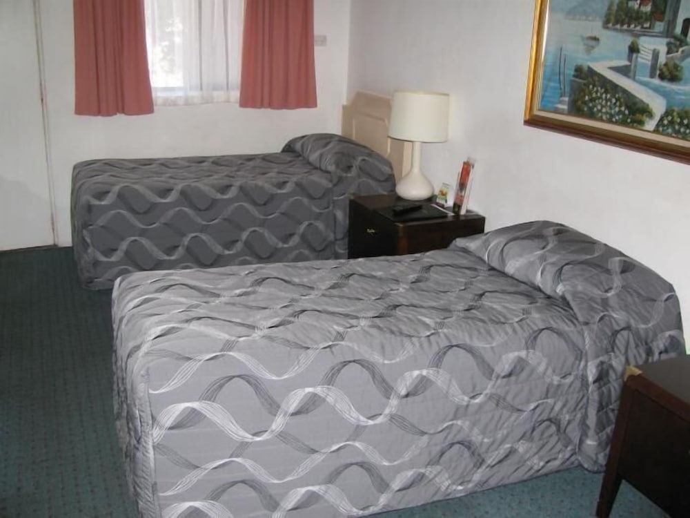 Wayfarer Motel — Muswellbrook — photo 4