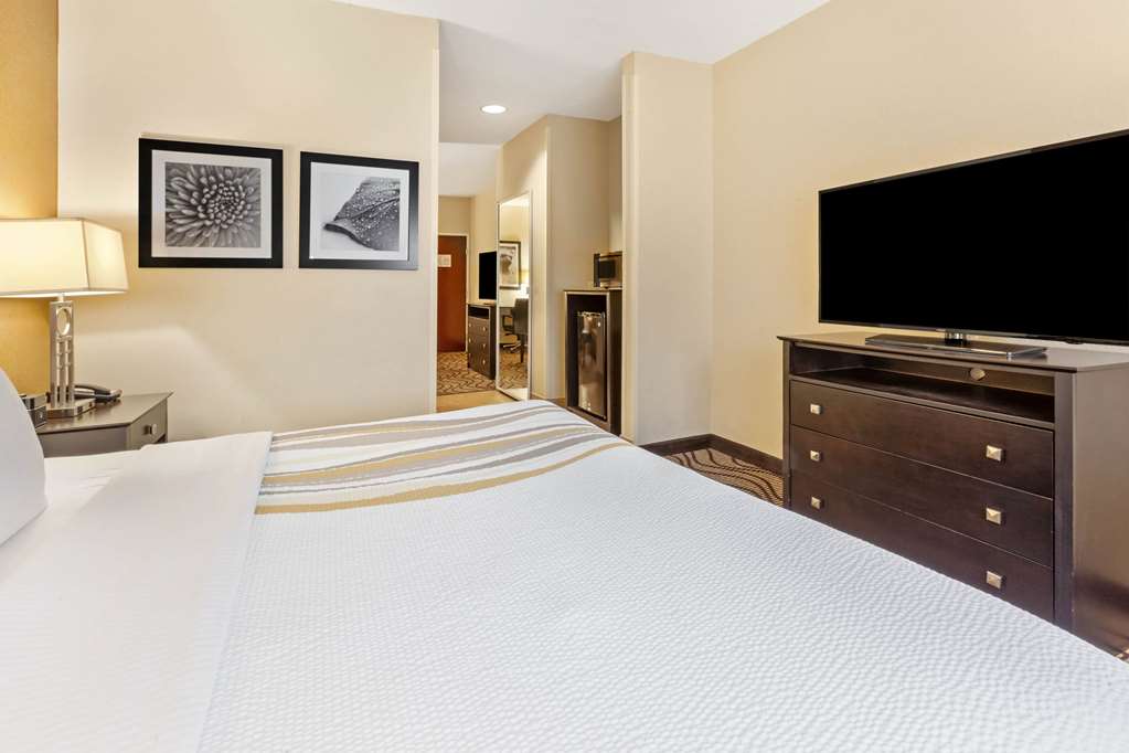La Quinta Inn & Suites by Wyndham South Bend - photo 29