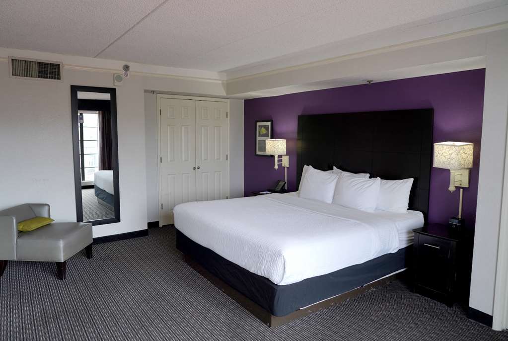La Quinta Inn by Wyndham Fresno Yosemite - photo 42