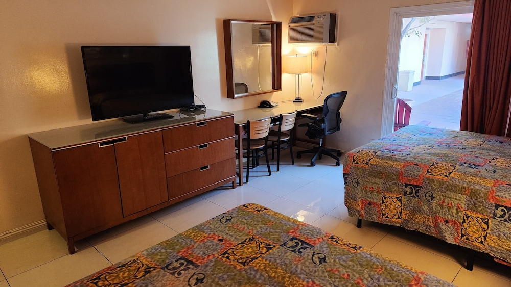 Royal Century Hotel - photo 4