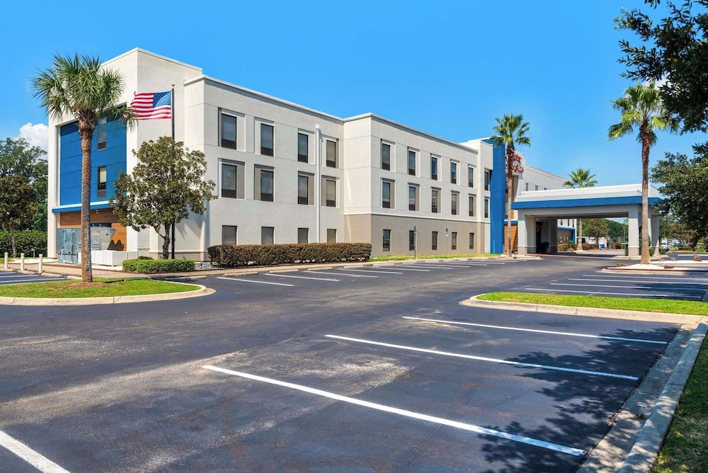 Hampton Inn & Suites Pensacola I 10 N at Univ. Town Plaza - photo 36
