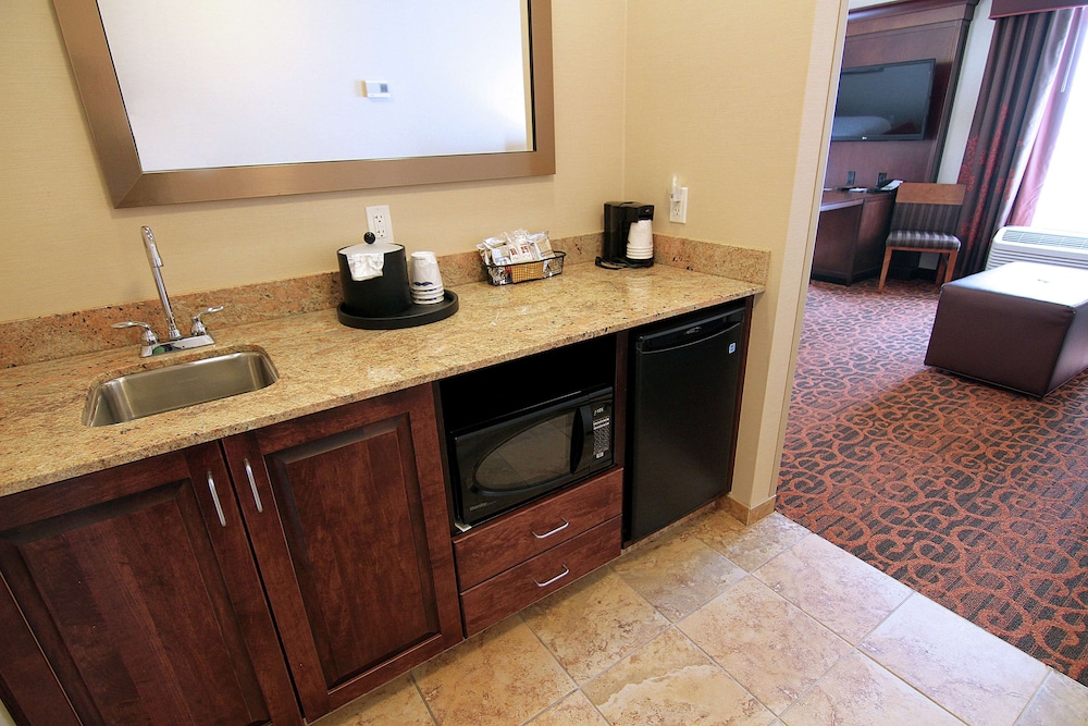 Hampton Inn & Suites Grand Forks - photo 10