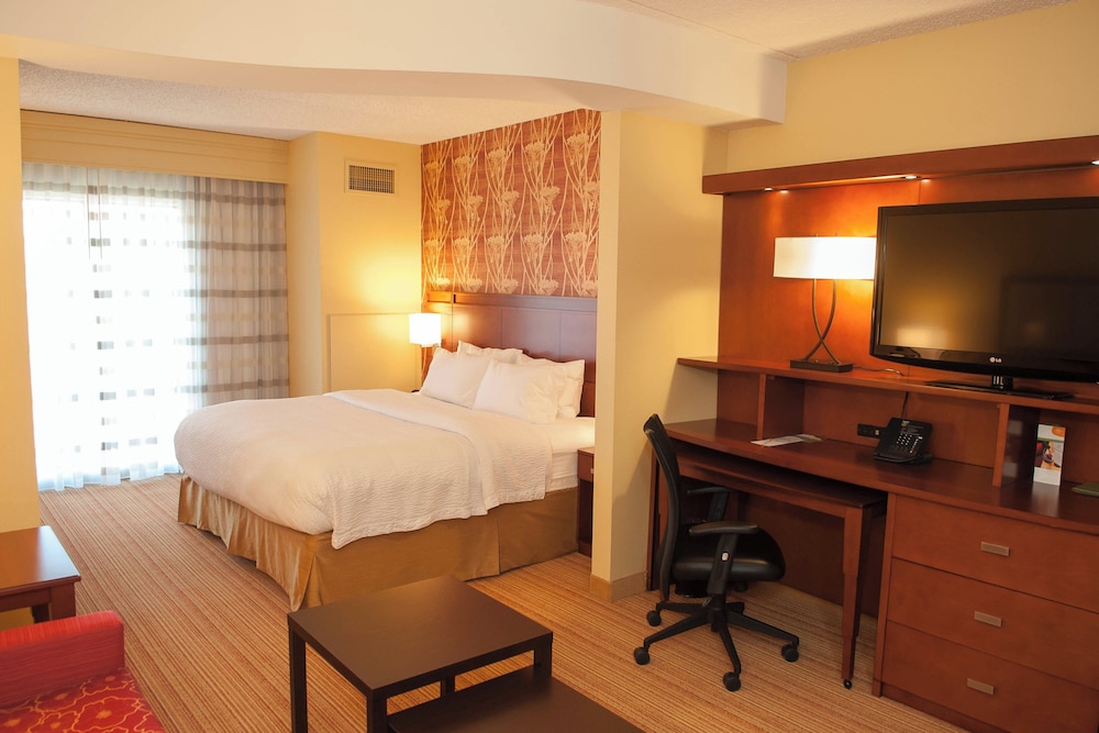 Courtyard by Marriott Pittsburgh North Cranberry Woods - photo 12