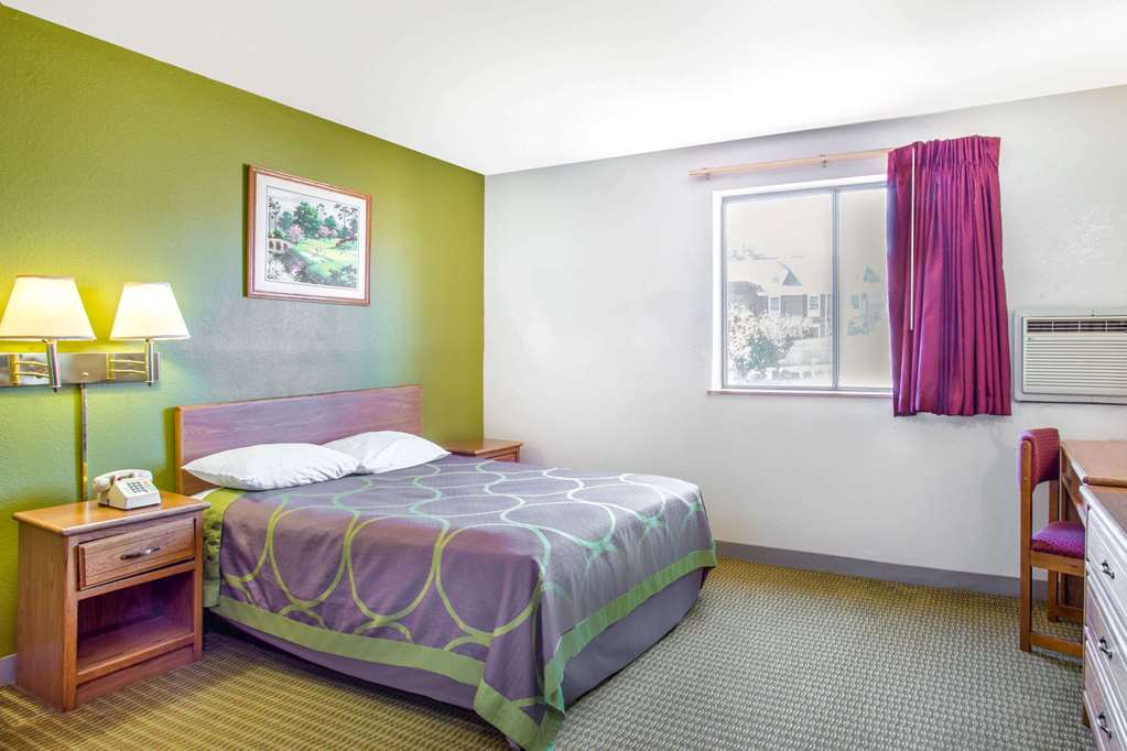 Super 8 by Wyndham Richmond Broad Street - photo 13