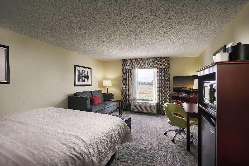 Hampton Inn & Suites Millington - photo 81
