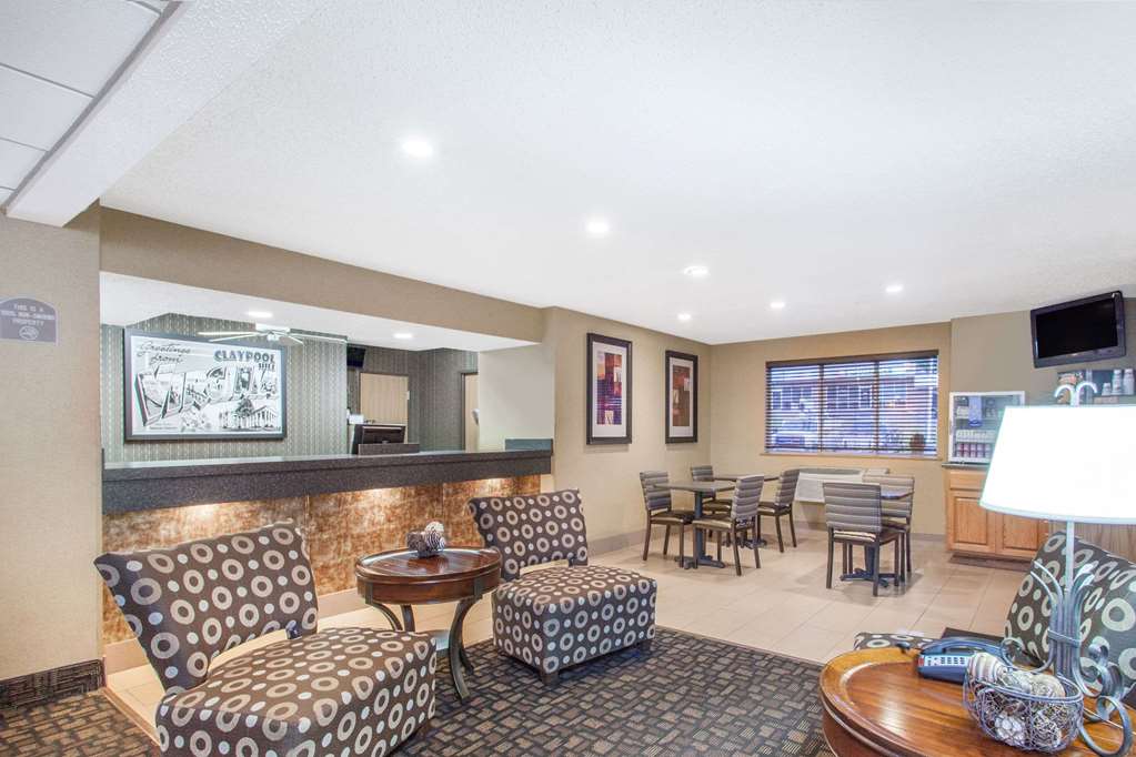 Super 8 by Wyndham Richlands Claypool Hill Area - photo 3