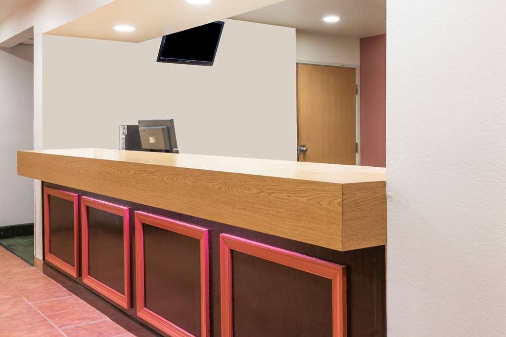 Super 8 by Wyndham Pittsburgh Monroeville - photo 3