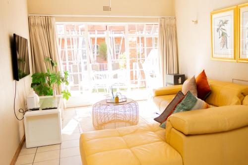 Delightful spacious two bedroom apartment — 4-Star Luxury Hotel in Johannesburg, South Africa