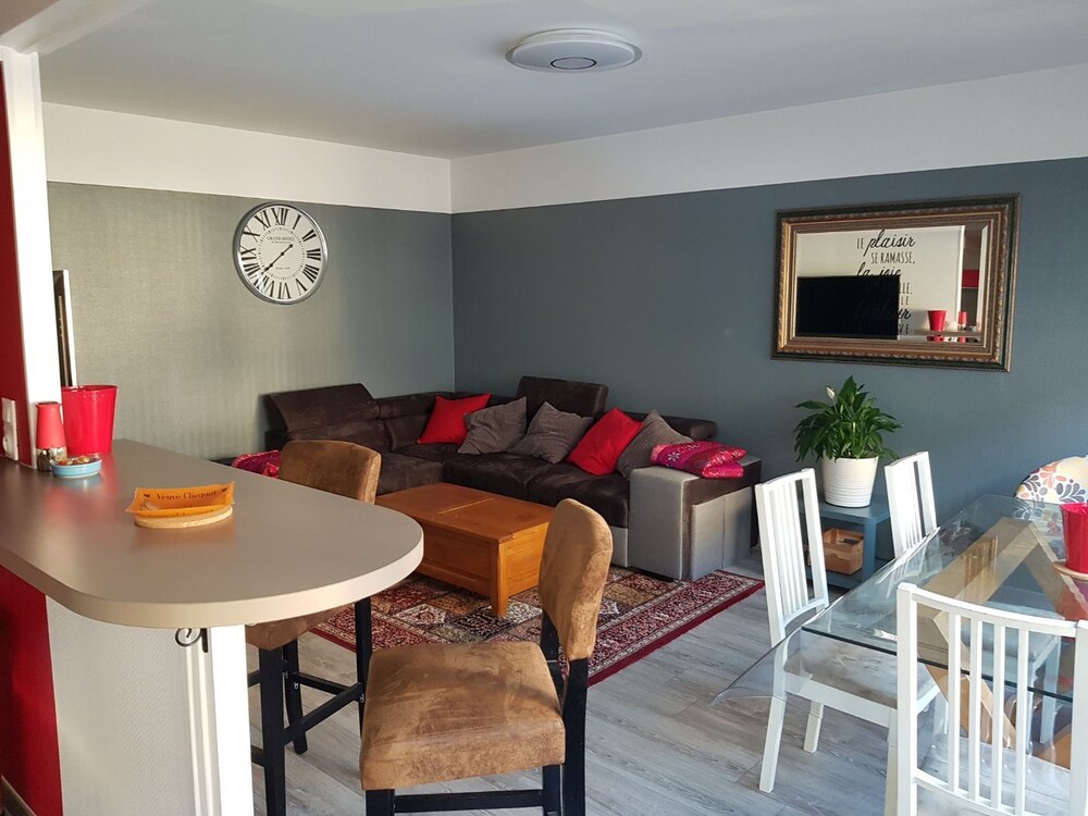Cosy and luxe 2 Rooms — 4-Star Luxury Hotel in Reims, France