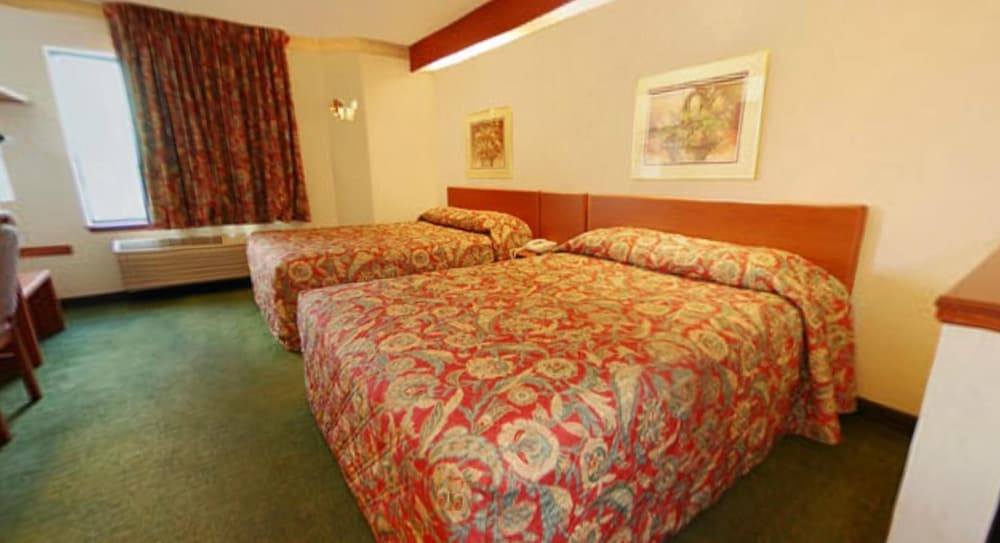Syracuse Inn & Suites - photo 21